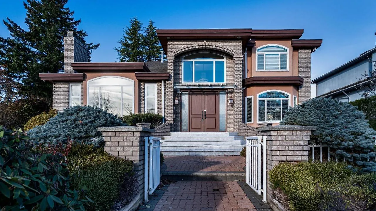 温西区豪华别墅附有按摩浴缸钢琴，接近机场downtown Vancouver Villa